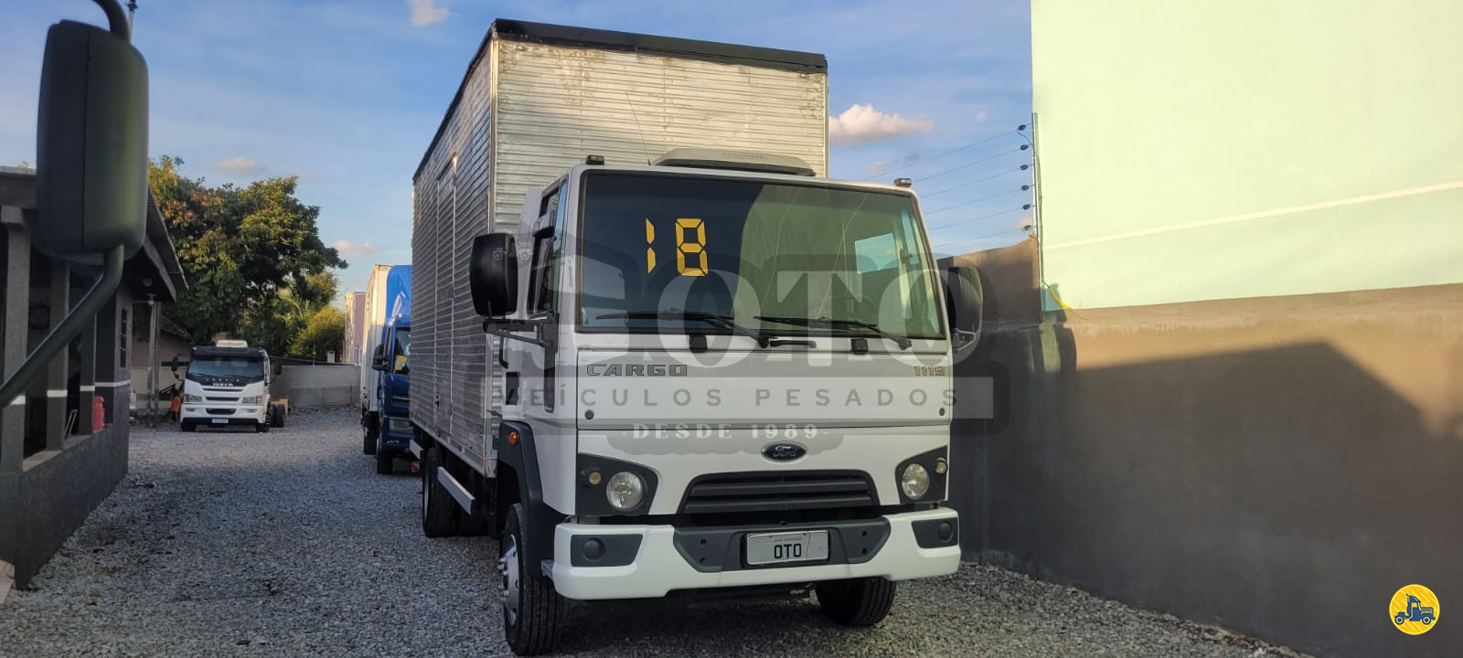 CAMINHAO FORD CARGO 1119 Baú Furgão 3/4 4x2 Oto Veículos Pesados CURITIBA PARANÁ PR